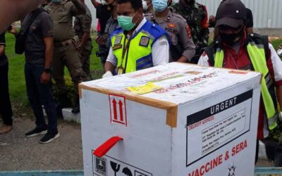 Joint Officials Strictly Guard Sinovac Vaccines When Arriving in East Sumba