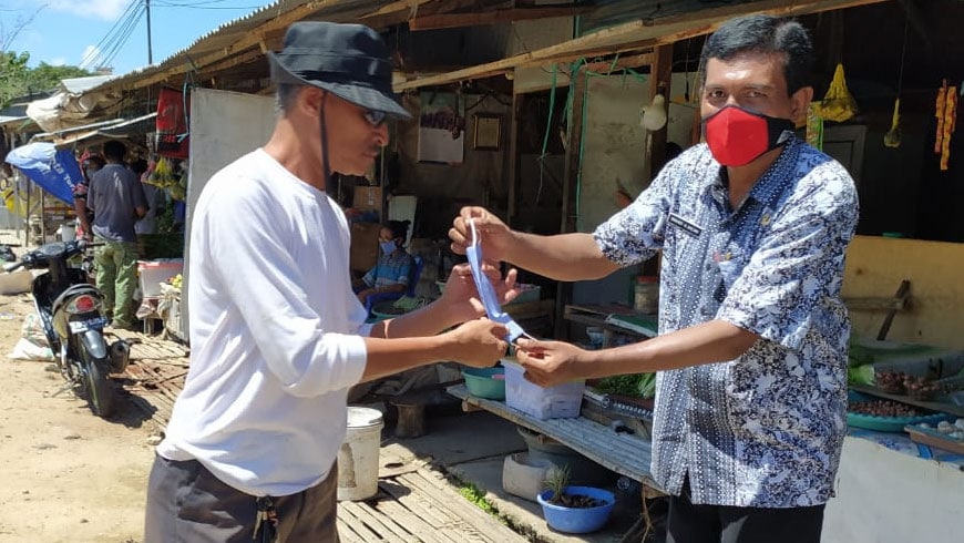 UNKRISWINA & East Sumba Covid-19 Humanitarian Volunteers Distribute Thousands of Masks & Free Hand Washing Soap