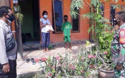 Residents Affected by Covid-19 Assisted by the Big Family of the 1601 East Sumba Kodim