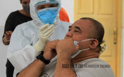 Pegawai Dinkes Diambil Swab untuk Ujicoba Mesin PCR