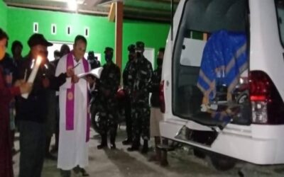 Tim Satgas COVID-19 Bersama TNI-POLRI Saksikan Penguburan Jenazah