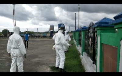 VIDEO – Lawan Covid-19, Forum PRB Sumba Timur Semporotkan Disinfektan di Bandara UMK dan Pelabuhan