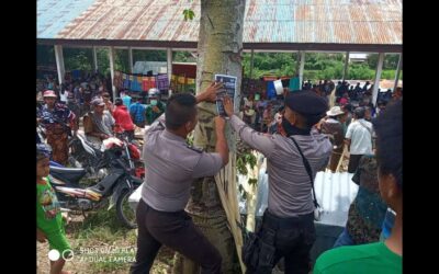 VIDEO – Gunakan Bahasa Daerah, Warga di Pasar Tanarara Diminta Jaga Jarak Untuk Cegah Covid-19