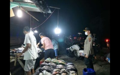 VIDEO – Cegah Covid-19, Kapolres Sumba Timur Batasi Pedagang Berjualan Hingga Pukul 21.00 Wita