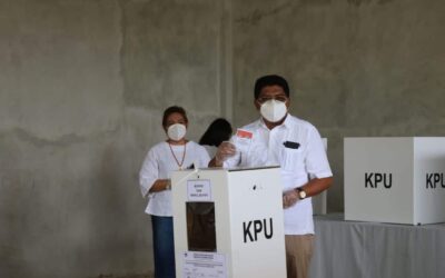 Calon Bupati Sumba Timur, Umbu Lili Pekuwali, dan Seorang Tim Sukses Positif Covid-19