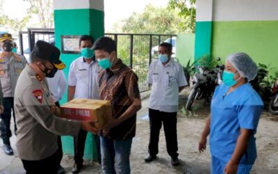 Tinjau Tempat Isolasi Terpusat di Hotel Cendana Waingapu, Kapolda NTT Semangati Para Tenaga Kesehatan dan Beri Sembako