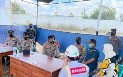 Cek Penyekatan PPKM Level IV di Pelabuhan Nusantara Waingapu, Irwasda Polda NTT Ingatkan Personel Tetap Humanis