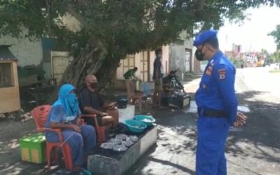 Cegah Penyebaran Covid-19, Personil Ditpolairud Polda NTT Ingatkan Nelayan Prailiu Terapkan Prokes Saat Beraktivitas