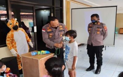 Polres Sumba Timur Gelar Vaksin Anak Usia 6-11 Tahun, Diselingi Games dan Pertunjukan Badut