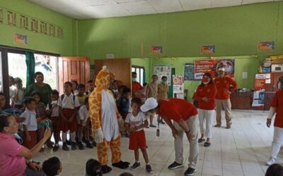 Vaksinasi Covid-19 di SD Kalumbang Meriah, Ada Hiburan Badut Hingga Doorprize, Guru : Anak Senang