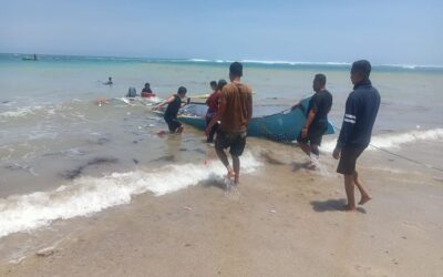 Perahu Motor Pengangkut Tim Vaksinator Covid-19 di Sumba Timur Tenggelam