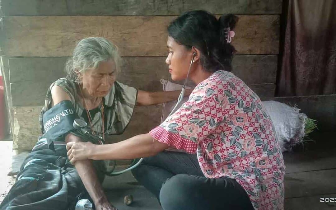 Guru di Indonesia Timur Menjadi Responden Pertama dalam Pelayanan Kesehatan di Pedesaan yang Kritis